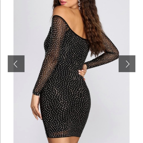 Windsor Dresses & Skirts - Windsor off the shoulder little black dress 🖤